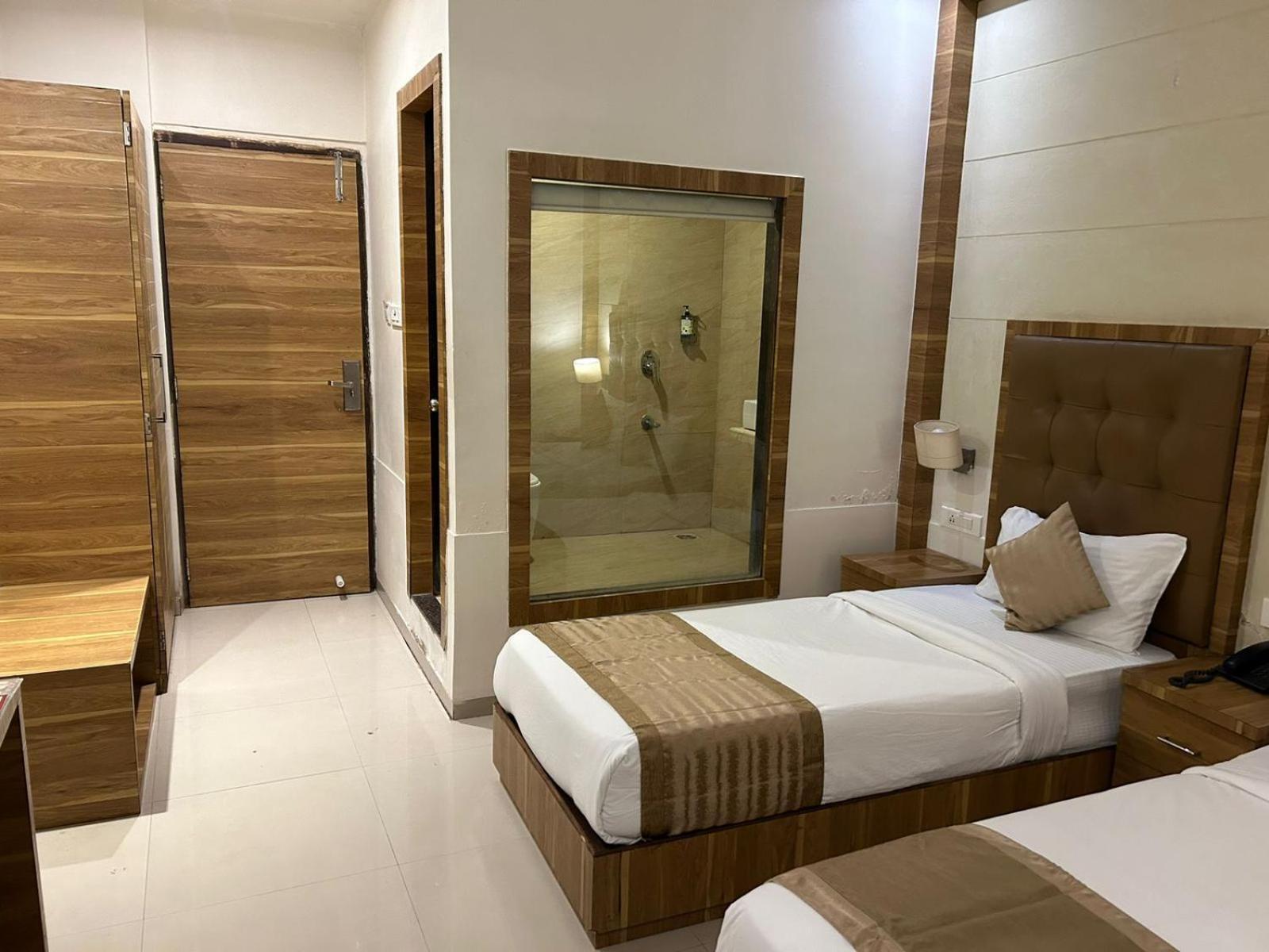 Hotel Bkc Mannat ムンバイ エクステリア 写真