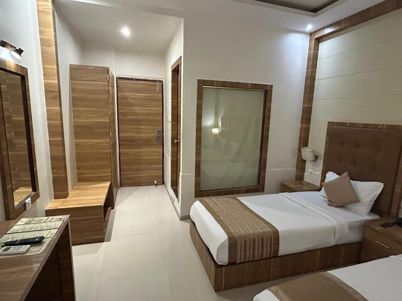Hotel Bkc Mannat ムンバイ エクステリア 写真