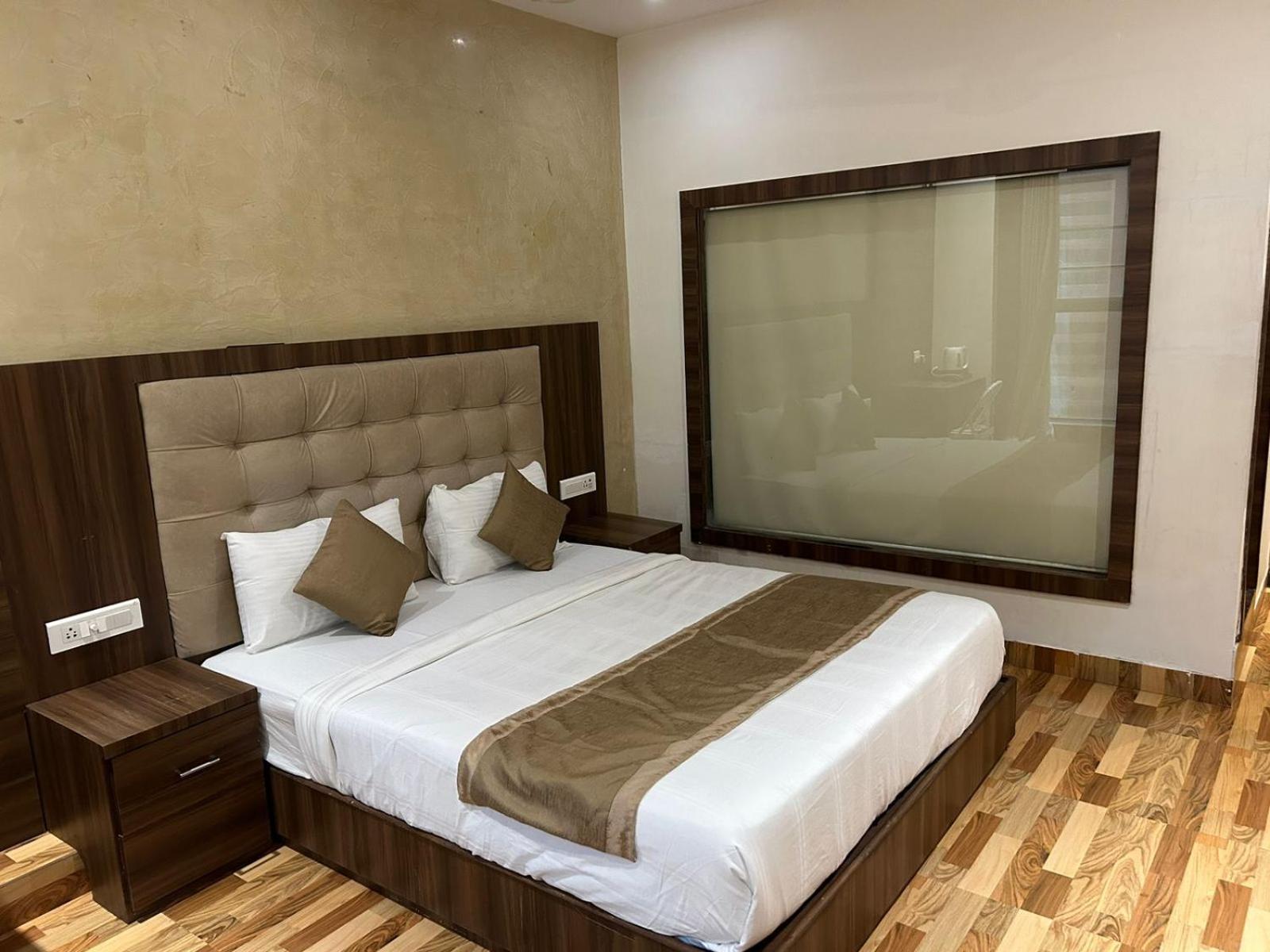 Hotel Bkc Mannat ムンバイ エクステリア 写真