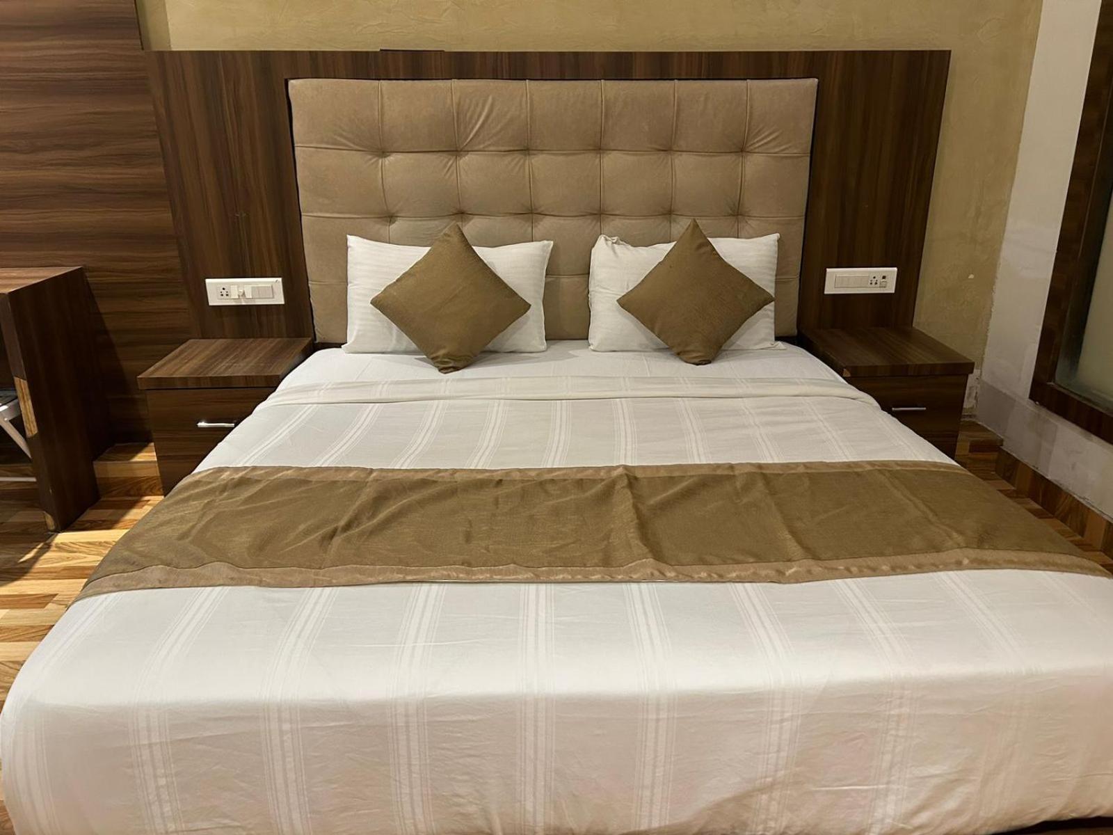 Hotel Bkc Mannat ムンバイ エクステリア 写真