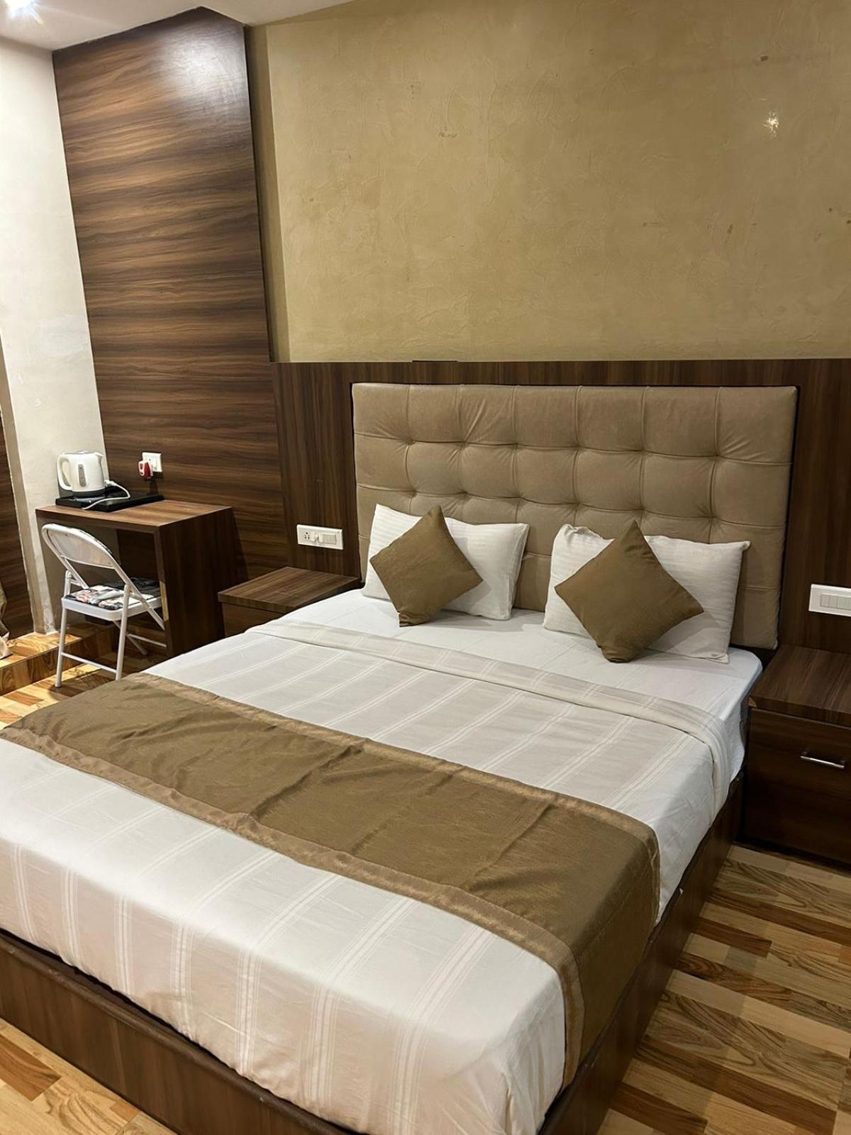 Hotel Bkc Mannat ムンバイ エクステリア 写真