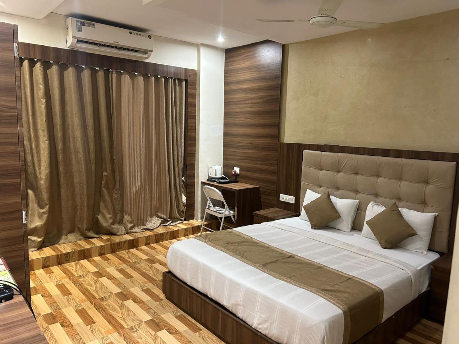 Hotel Bkc Mannat ムンバイ エクステリア 写真