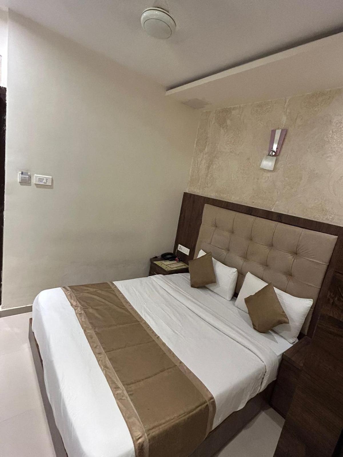 Hotel Bkc Mannat ムンバイ エクステリア 写真
