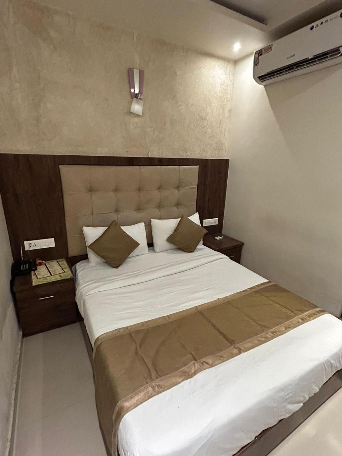 Hotel Bkc Mannat ムンバイ エクステリア 写真