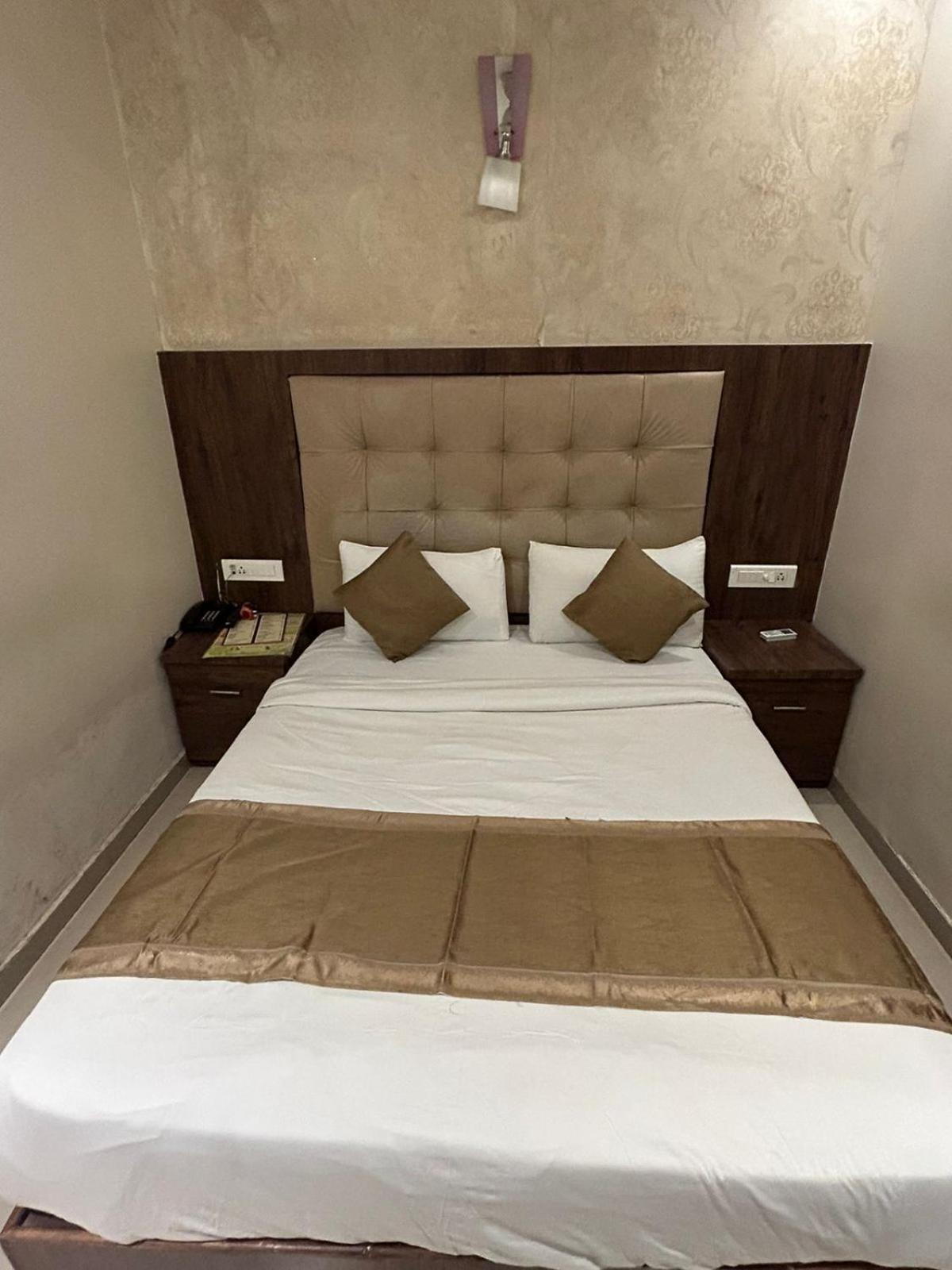 Hotel Bkc Mannat ムンバイ エクステリア 写真