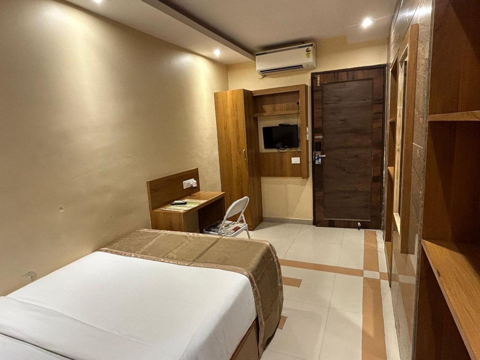 Hotel Bkc Mannat ムンバイ エクステリア 写真